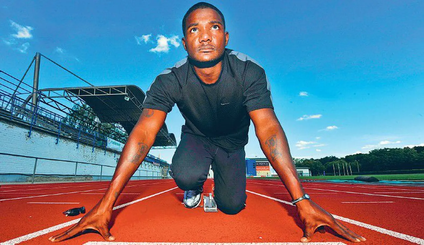 Teisipäeval Rakvere staadionil nelja-aastase pausi järel oma esimese võistluse tegev dopingupatune ameeriklane Justin Gatlin loodab Eestis 100 meetrit alla kümne sekundi joosta.  Eestis viibib mees 9. augustini.