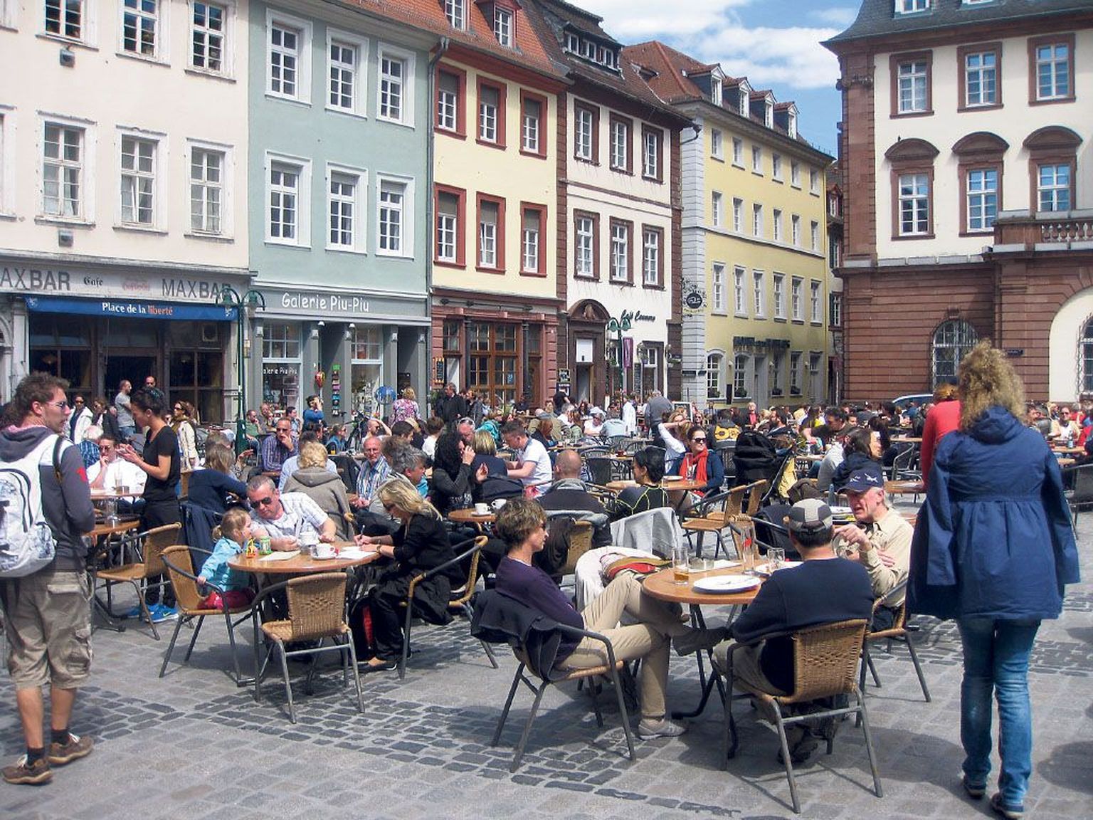 Saksamaa ülikoolilinnade kohvikud teeb eriliseks anonüümsuse puudumine, sest koos kohalikega sisenedes tekib kohe tunne, et oled nagu ühe väikese pere liige.
