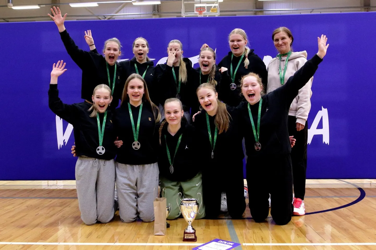 Naiskond Viljandi Spordikool/VilVol tuli Baltimaade spordikoolide ja -klubide 2006. aastal ja hiljem sündinud tütarlaste meistrivõistlustel pronksmedalile.