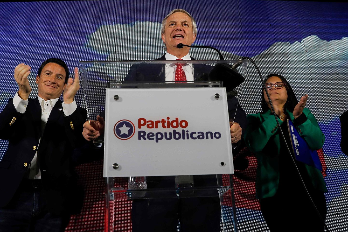 Vabariikliku Partei juht José Antonio Kast peab valimistulemuste väljakuulutamise järgset võidukõnet, 7. mail 2023. aastal Santiagos.