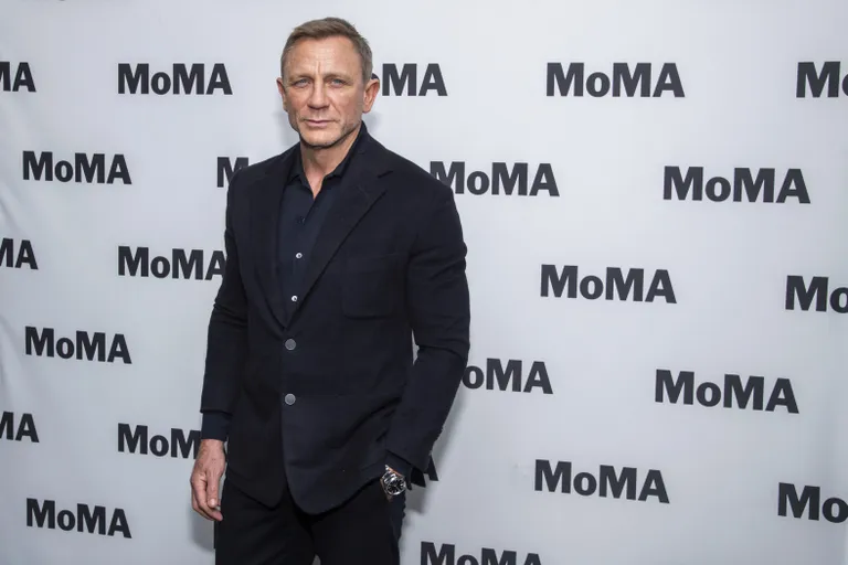Daniel Craig kehastab James Bondi viiendat ja viimast korda filmis «Surm peab ootama», mis esilinastub 2021. aasta oktoobris. 