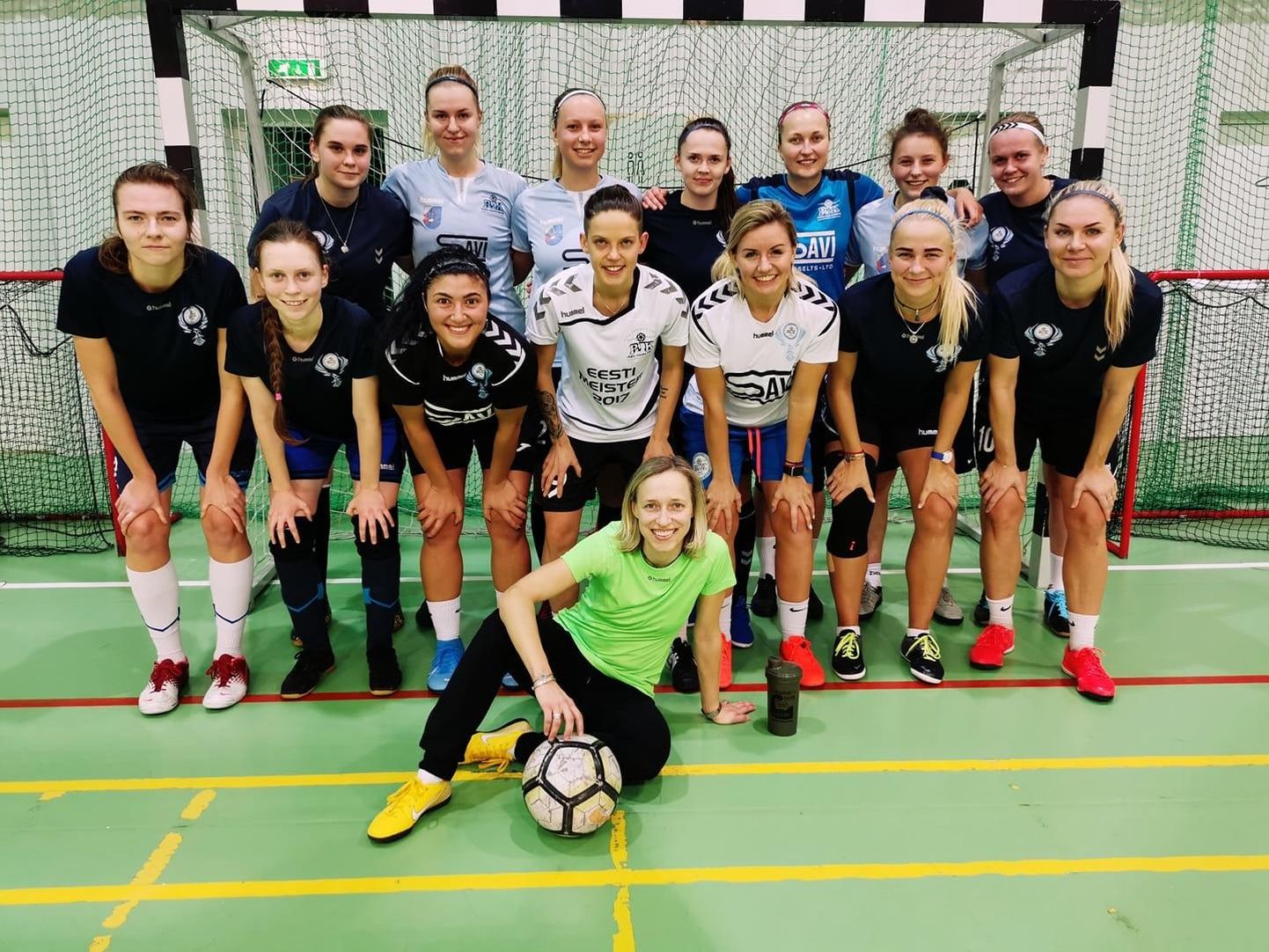 Pärnu jalgpalliklubi naiskond, kes hiljuti teatas, et loobub kõrgemal tasemel mängimast, saavutas Eesti jalgpalli liidu aastaturniiri meistriliiga naiskondade mõõduvõtul teise koha.