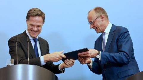 WSJ ⟩ NATO sai rahad liikuma. Relvadega on raskem