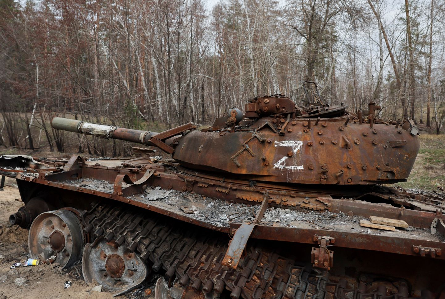 Iznīcināts okupantu tanks Ukrainā, Luhanskas apgabalā.