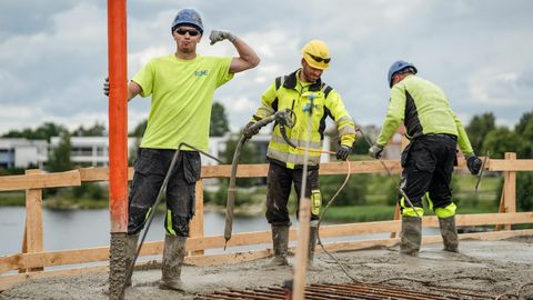 Galerii ⟩ Pärnu uue silla betoonivalajatele terendab raju reede
