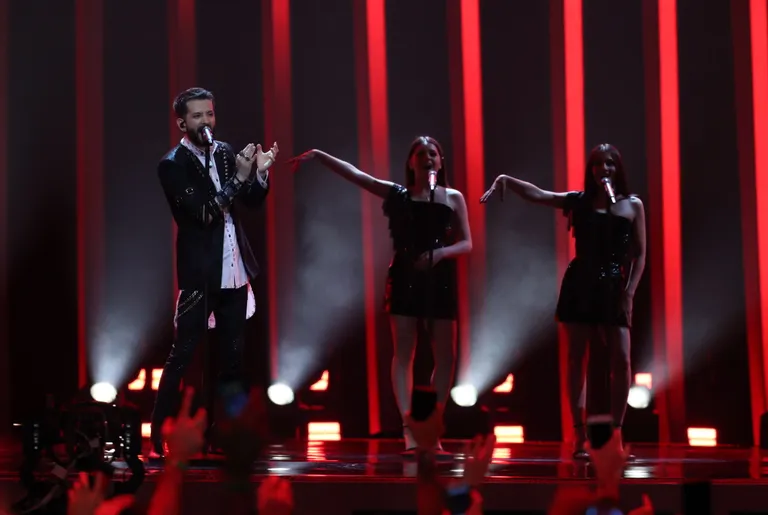 Albaania laulja Eugent Bushpepa kandmas Eurovisiooni poolfinaalis ette pala «Mall»