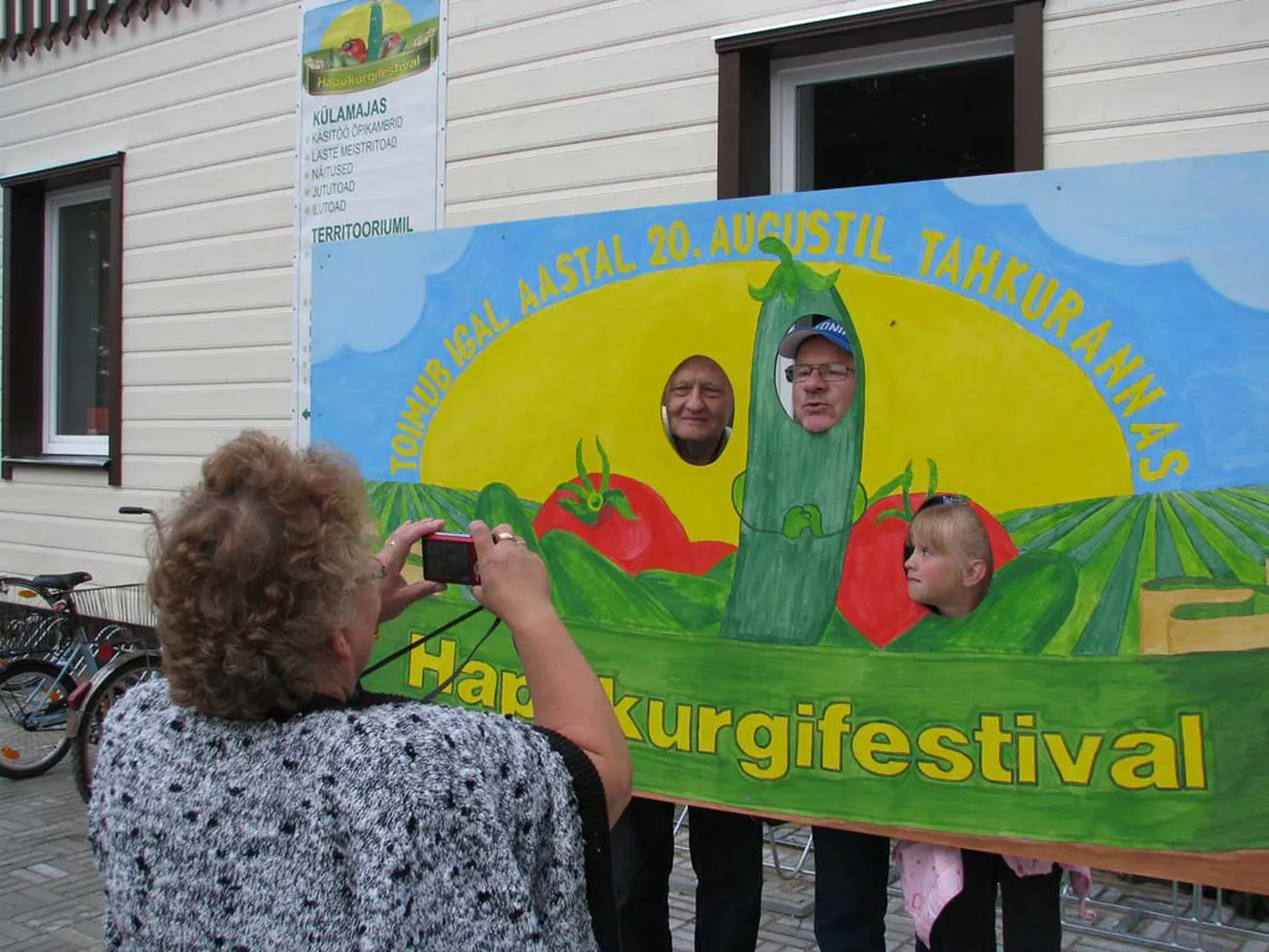 Pärnumaal Tahkuranna vallas peeti kolmandat hapukurgifestivali.