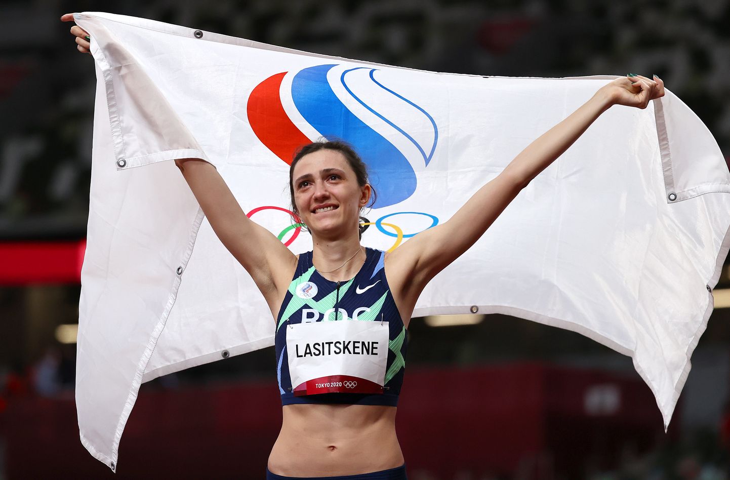 Venelanna Maria Lasitskene sai mullu Tokyo olümpial juubeldada riigi olümpiakomitee lipuga. Ukrainas alustatud sõja tõttu pole tal ilmselt kahe aasta pärast Pariisis võimalik esikohta kaitsta.