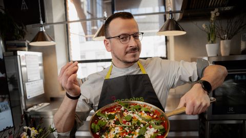 KOPĀ ARĪ VIRTUVĒ ⟩ Citādākas olas Lieldienām gatavo TVNET Kultūras redaktors Toms Treibergs