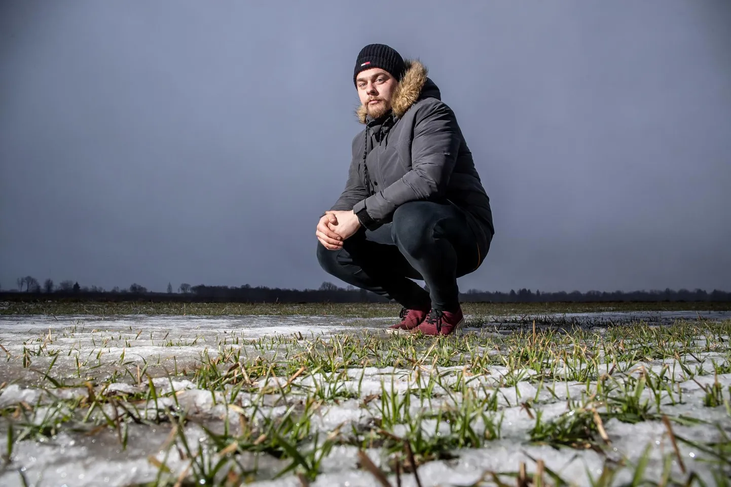 OÜ Reinu-Einari ettevõttes töötav põllumees Markus Aavekukk talivilja põllul.