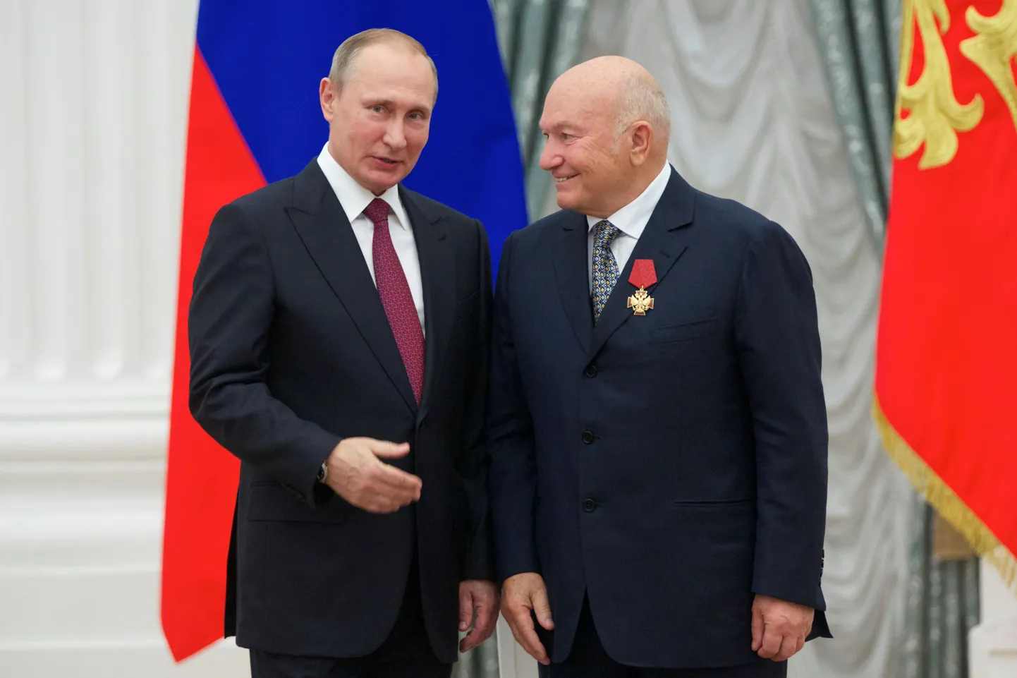 Vene president Vladimir Putin ja endine Moskva linnapeal Juri Lužkov Kremlis tänasel auhinnatseremoonias.