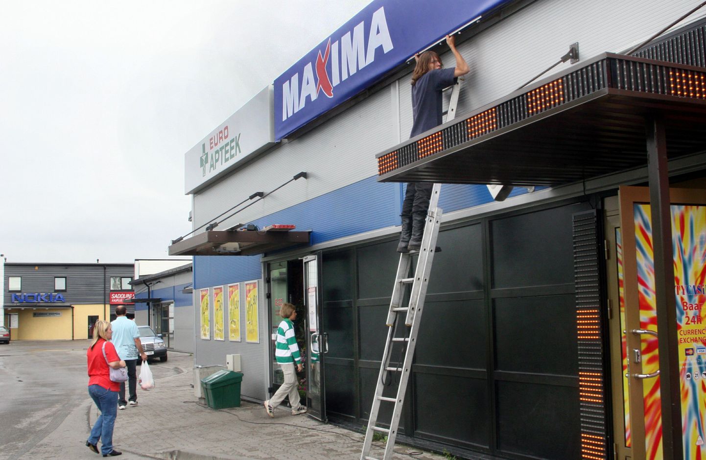 Pärnus Suur-Jõe tänaval asuv Maxima kauplus paneb uksed kinni.