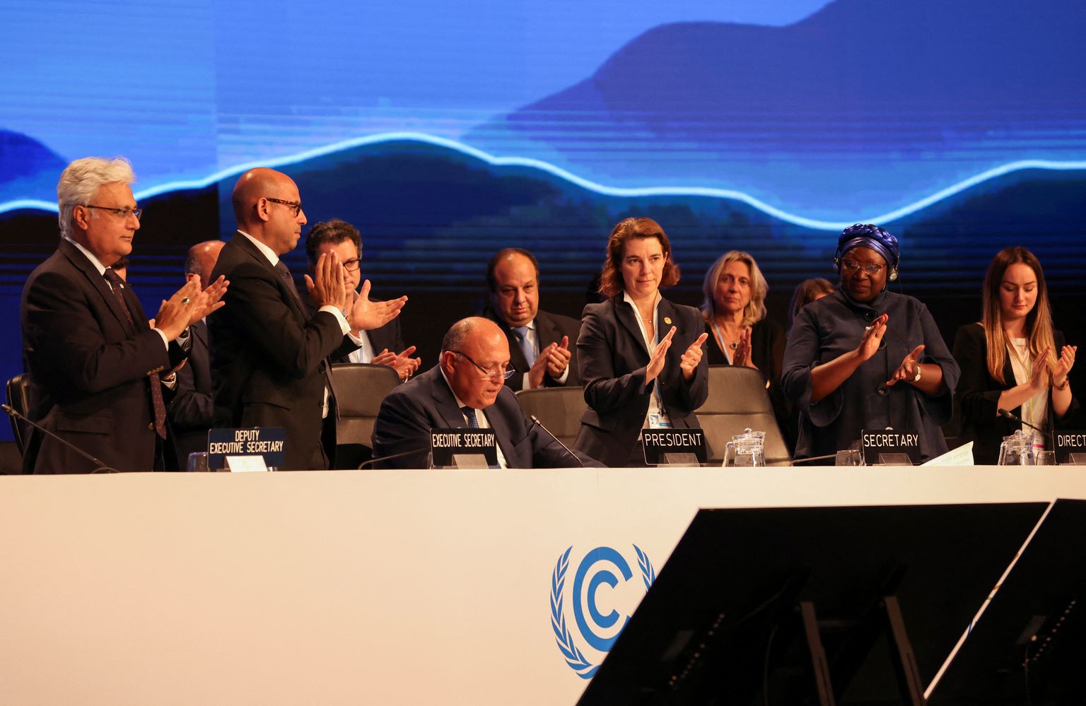 COP27 President Sameh Shoukry Sharm el-Sheikhis kliimakonverentsi lõpetamas.