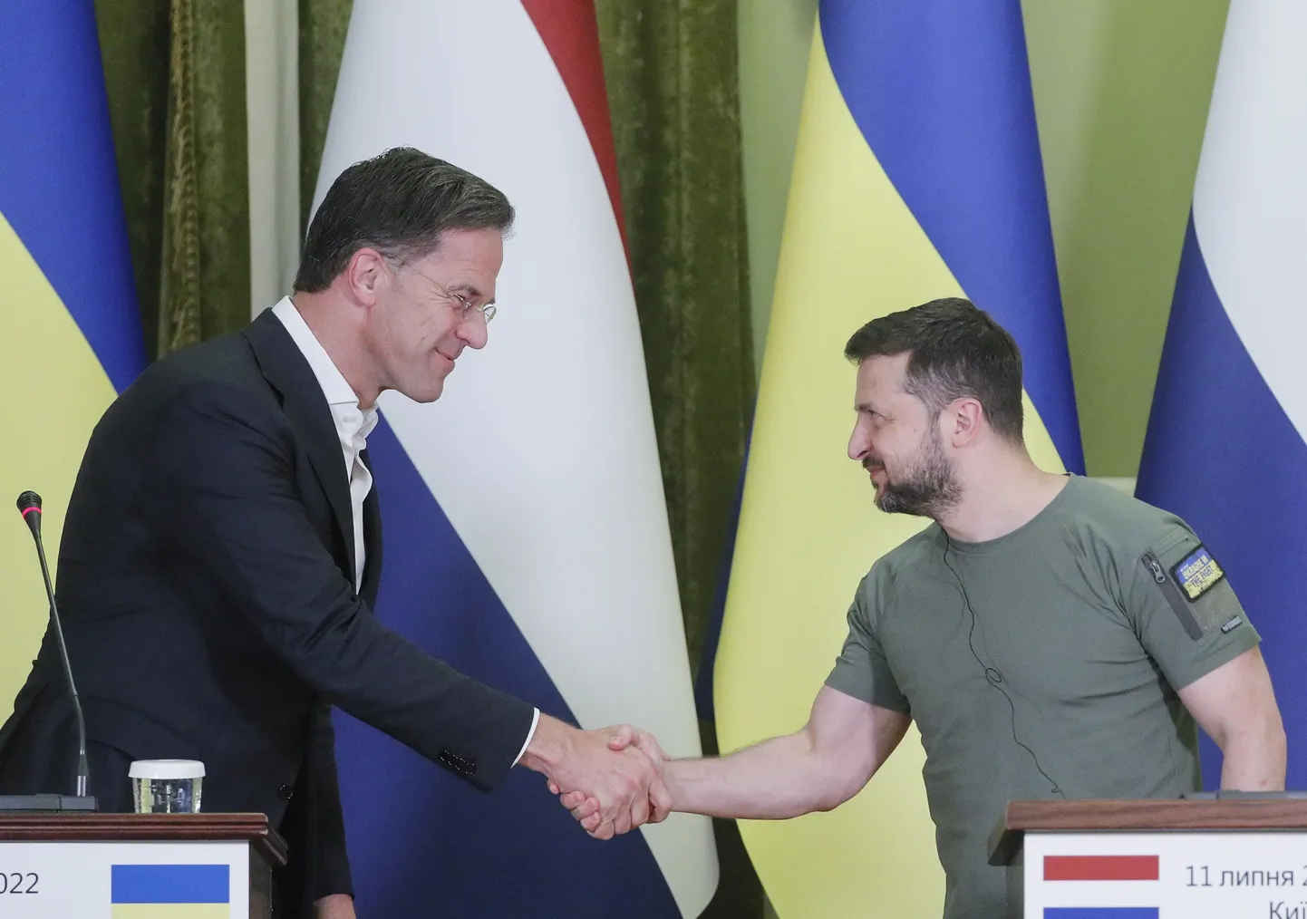 Hollandi peaminister Mark Rutte ja Ukraina president Volodõmõr Zelenskõi Kiievis pressikonverentsil.