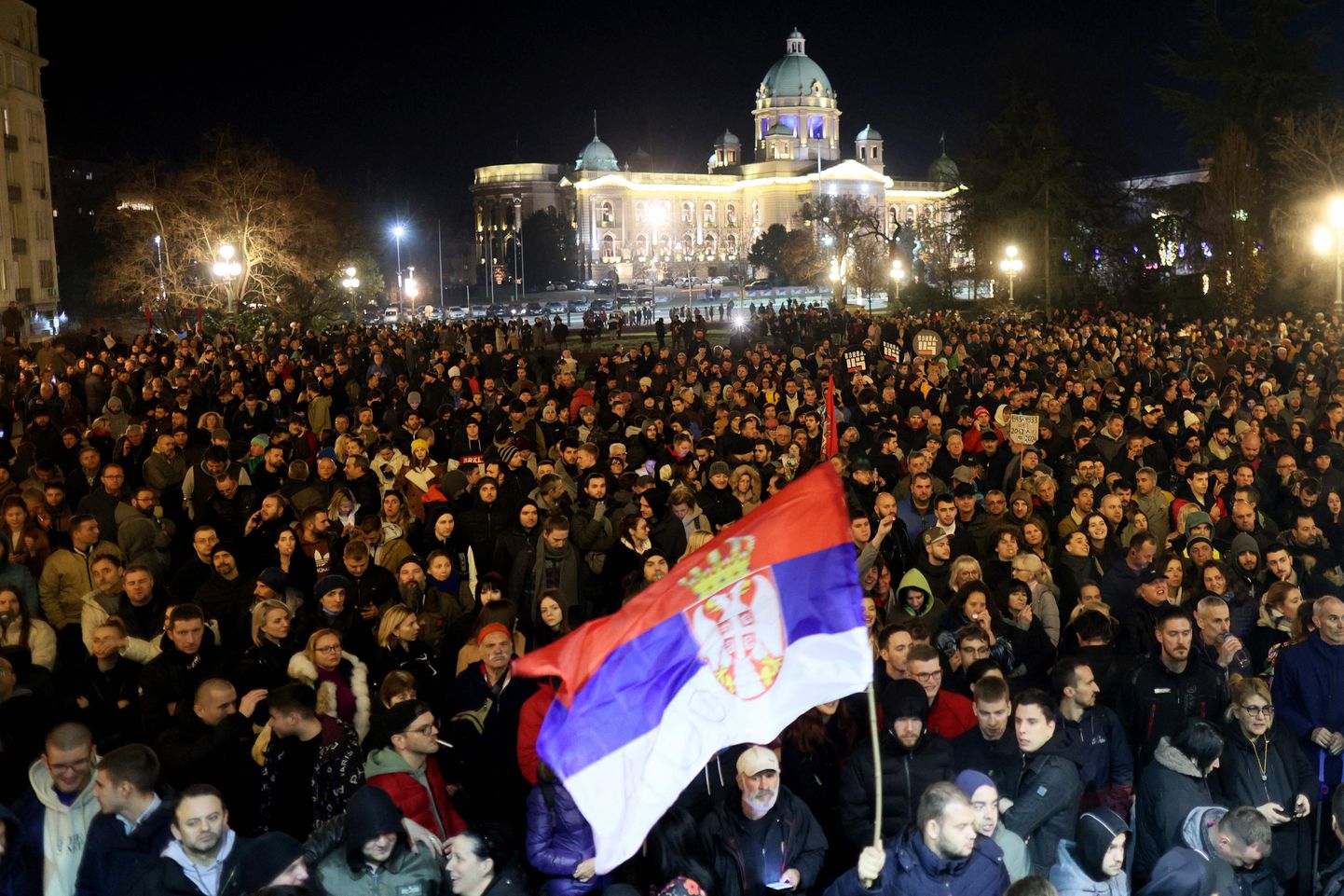 Ziemassvētku vakarā Belgradā izcēlies masveida protests