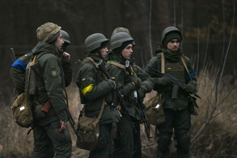 Ukraina sõdurid 24. veebruaril pealinnast Kiievist põhjas, kui käis Ukraina ja Venemaa vaheline lahing väikelennuvälja pärast