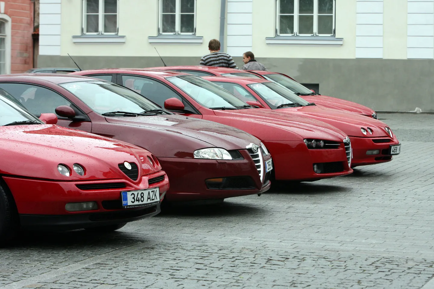 Paraadsõit Tallinnas Alfa Romeo 100. sünnipäeva auks