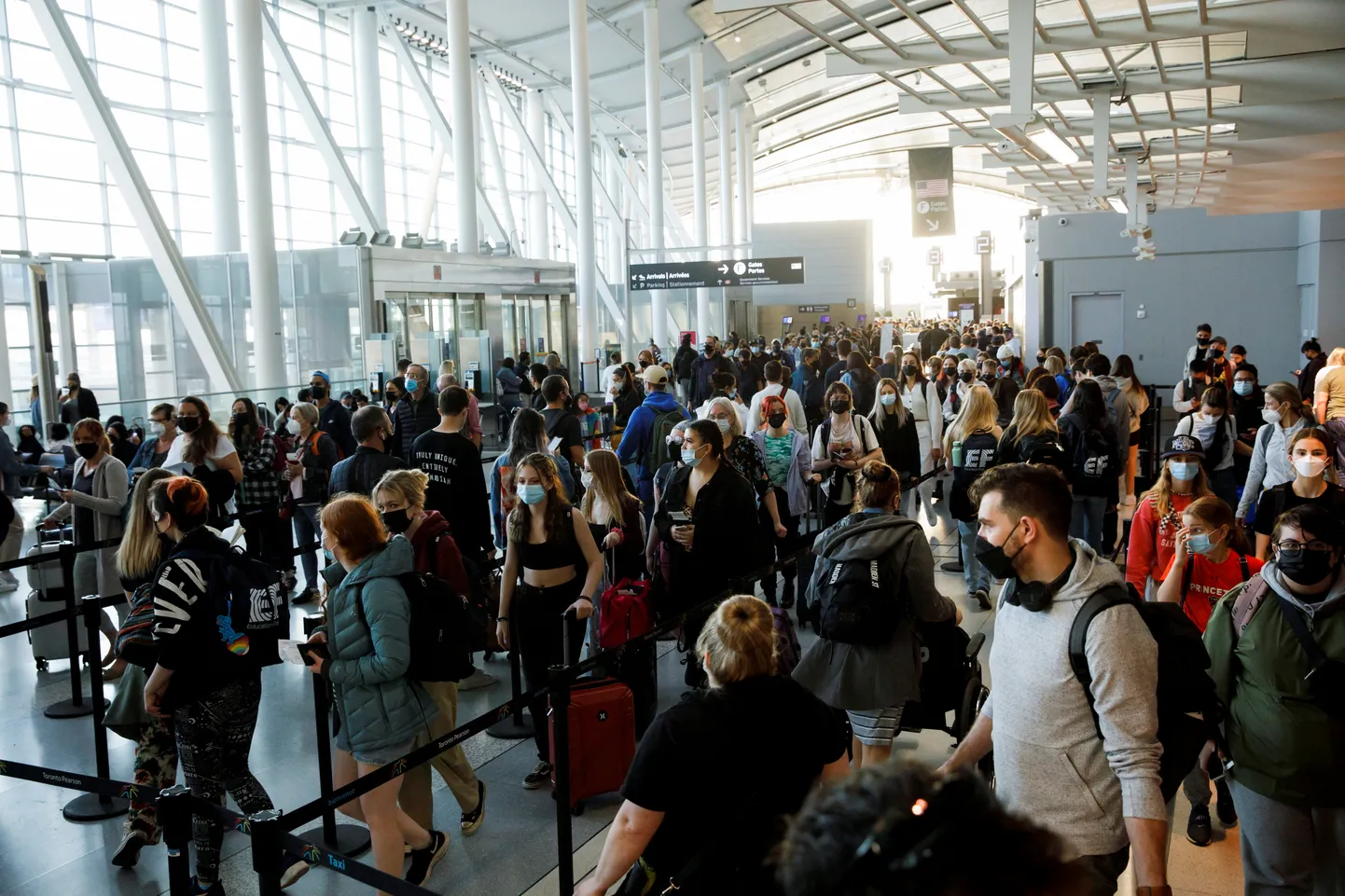 Turvakontrolli järjekord Toronto Pearsoni rahvusvahelises lennujaamas.