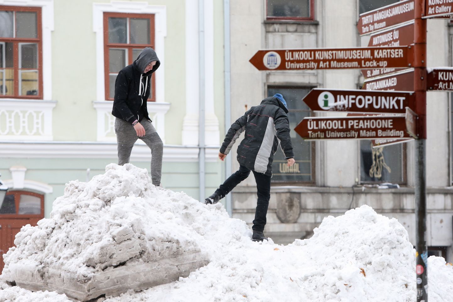 Lumi ja pakane on oma võimusesse haaranud nii Eesti kui kogu Euroopa.