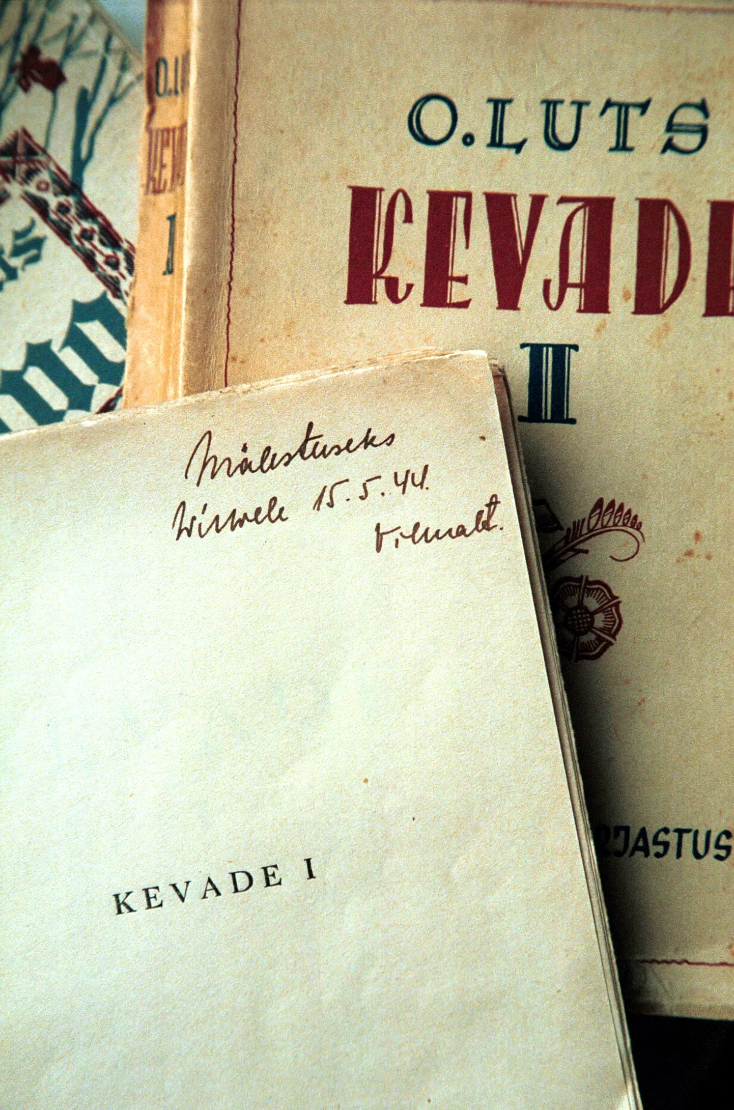 Oskar Lutsu «Kevade» I ja II köide Palamuse raamatukogus.