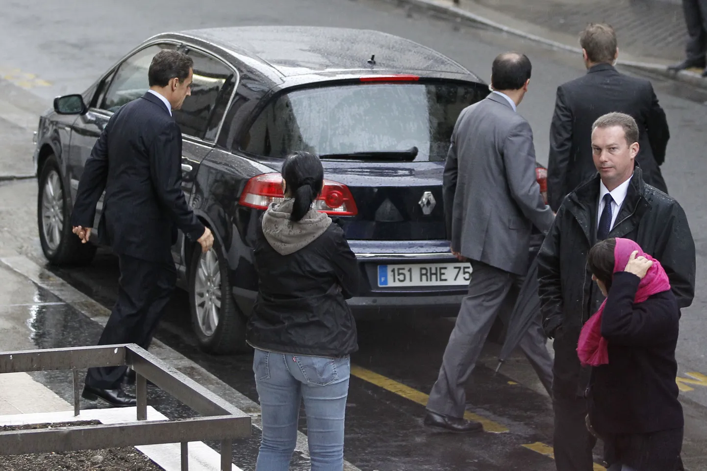 President Nicolas Sarkozy 19. oktoobril La Muette kliiniku ees