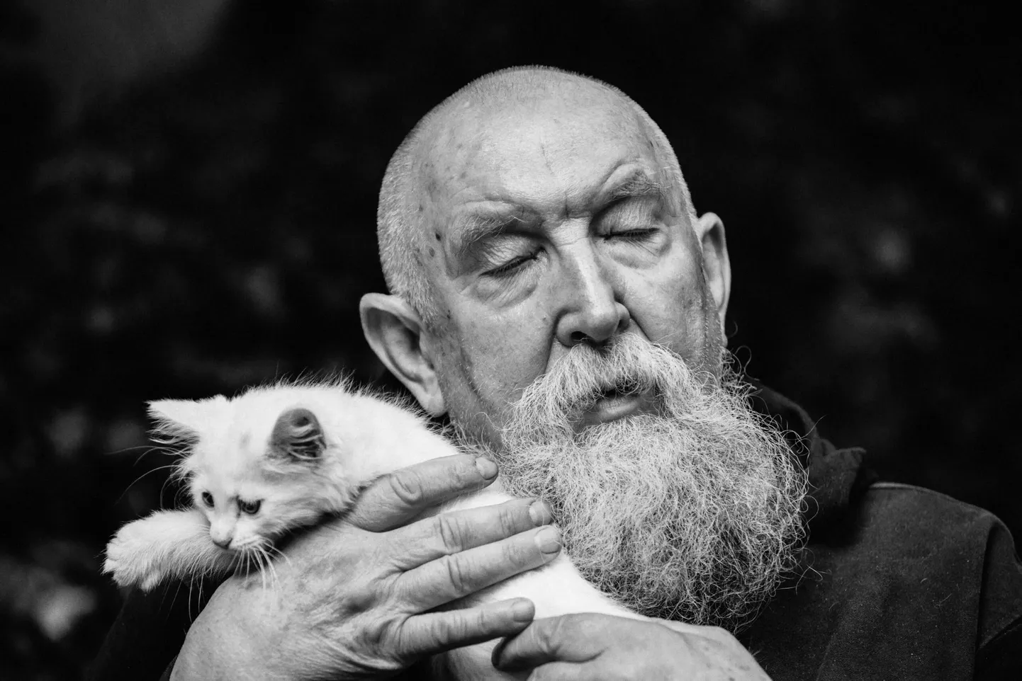 Ukrainlasest munk Anatoli Ljutjuk tuli Eestisse kirikut ehitama ja jäi. Ta usub, et eestlased ja ukrainlased on paljuski sarnased ning soovitab lastele rohkem muinasjutte lugeda.