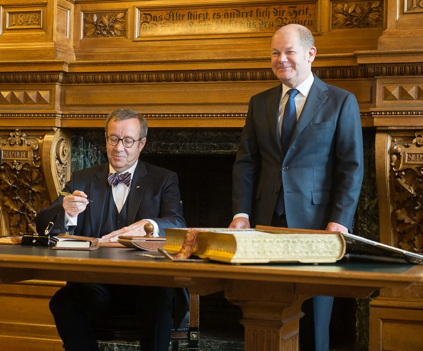 Eesti president Toomas Hendrik Ilves ja Hamburgi linnapea Olaf Scholz.