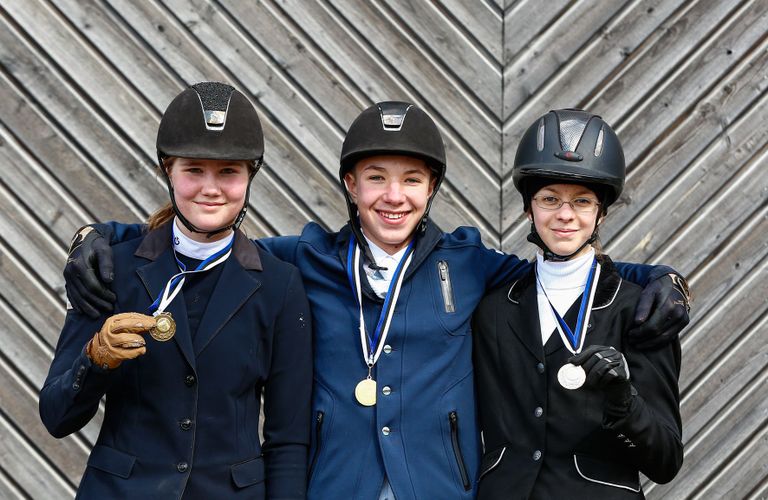 Laste sisemeistrivõistluste medalikolmik: Frida Kristensen (pronks), Karol-Kenneth Lootus (kuld), Kertu Kütt (hõbe).