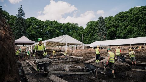 Siuru väljakaevamise leiud: haruldased mündid, kaubarauatoorikud ja käsitööjäägid