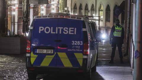 В центре Таллинна бегал окровавленный и агрессивный мужчина