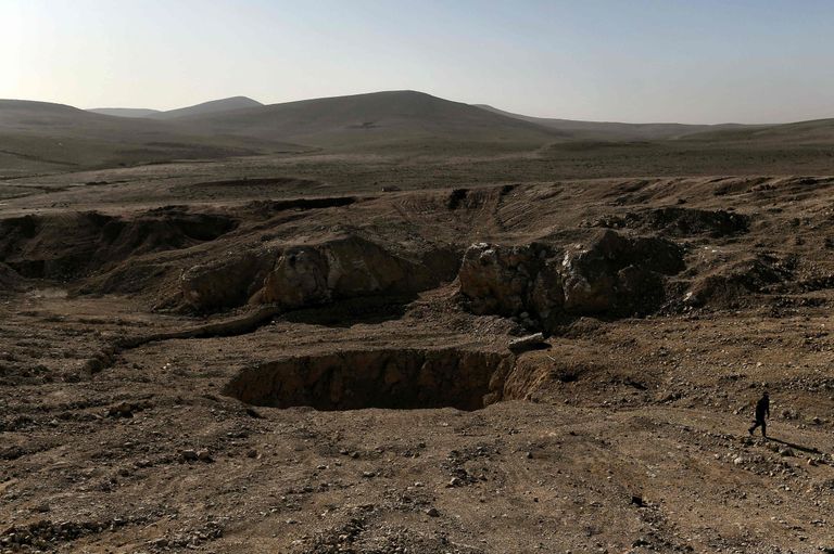 Mosuli lähedal kõrbes asuv hiiglaslik massihaud. Foto: ARIS MESSINIS/AFP/SCANPIX