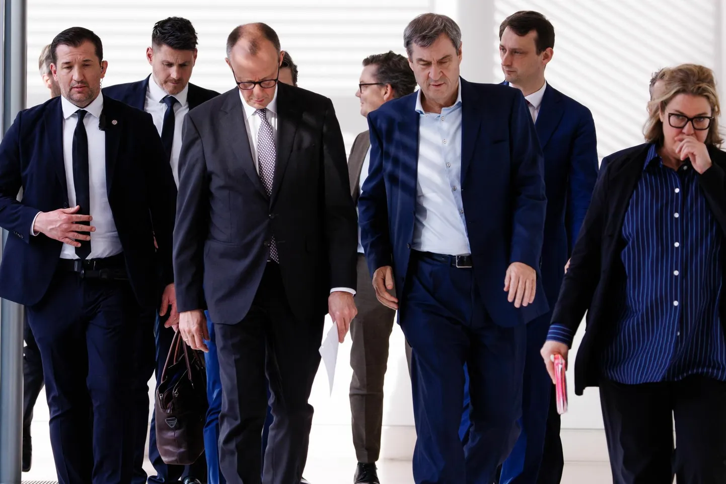 Saksa parlamendivalimiste võitjad Kristlik-Demokraatliku Liidu (CDU) juht Friedrich Merz ja Kristlik-Sotsiaalse Liidu (CSU) juht Markus Söder saabuvad parlamendirühma koosolekule Bundestagis 25. veebruaril 2025.