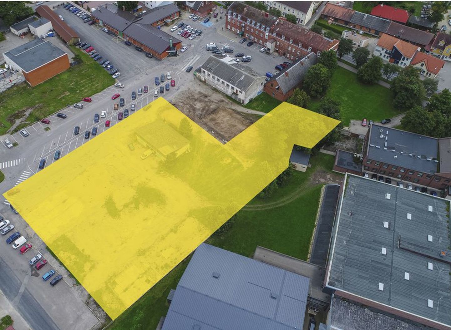 Eelkokkuleppe järgi saab linn tarbijate ühistult maatüki, mis on fotol märgitud kollasena. Kas sellele krundile tuleb veekeskus või parkla, pole veel selge.