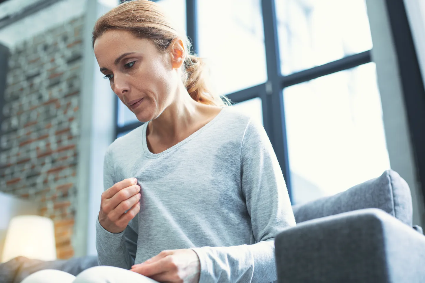 Menopausi korral on kaebuste põhjuseks östrogeeni taseme langus organismis.