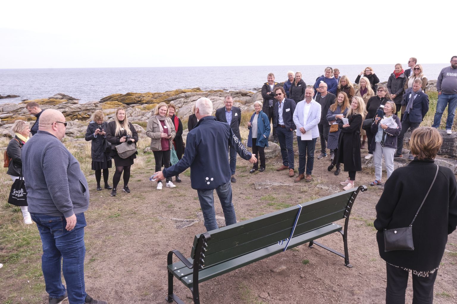 Saaremaal elav bornholmlane Kristian von Wowern (keskel seljaga) nägi võimalust IT-alases koostöös, kus saaks ära kasutada saarlaste oskusi.