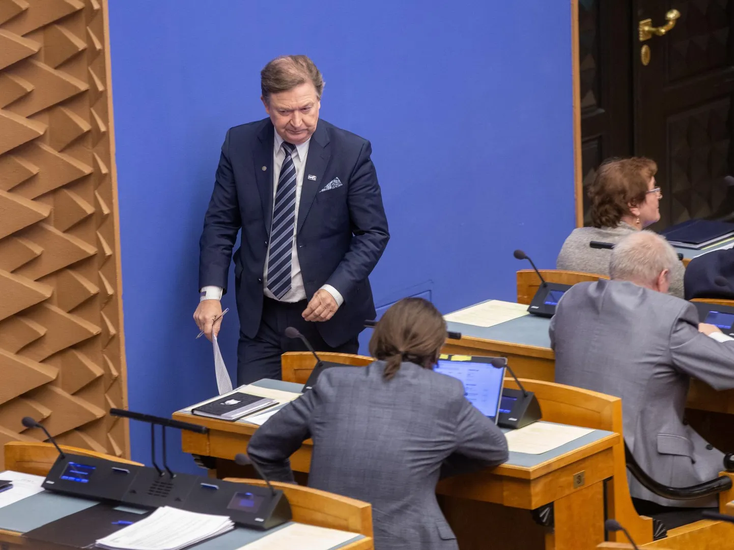 Urmas Espenberg rahvasaadikuna 2020. aastal riigikogu saalis.