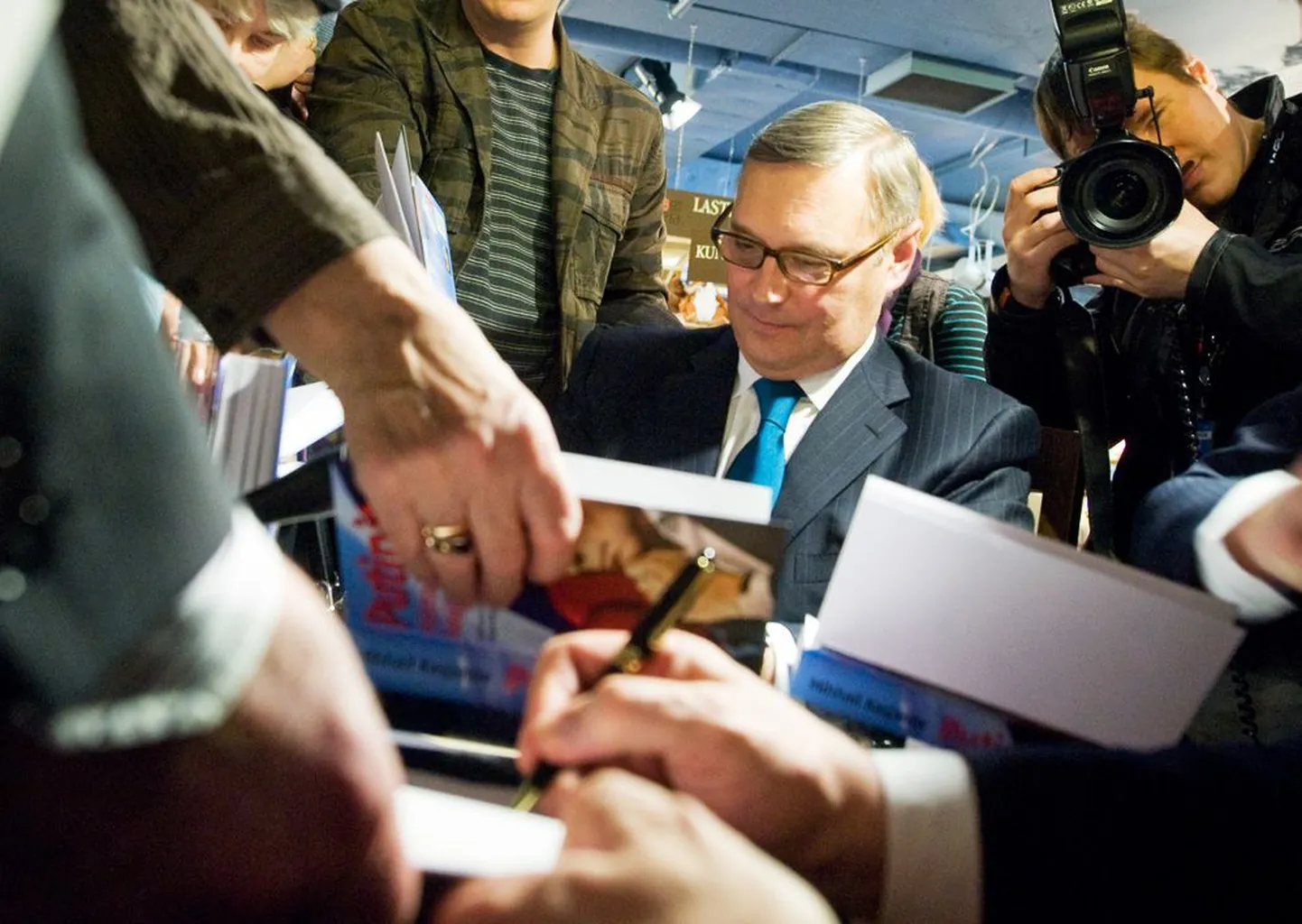 Eile õhtul esitles Kasjanov Tallinnas koos Jevgeni Kisseljoviga kirjutatud, halastamatult Kremli kulissidetaguseid paljastavat raamatut «Putinita».
