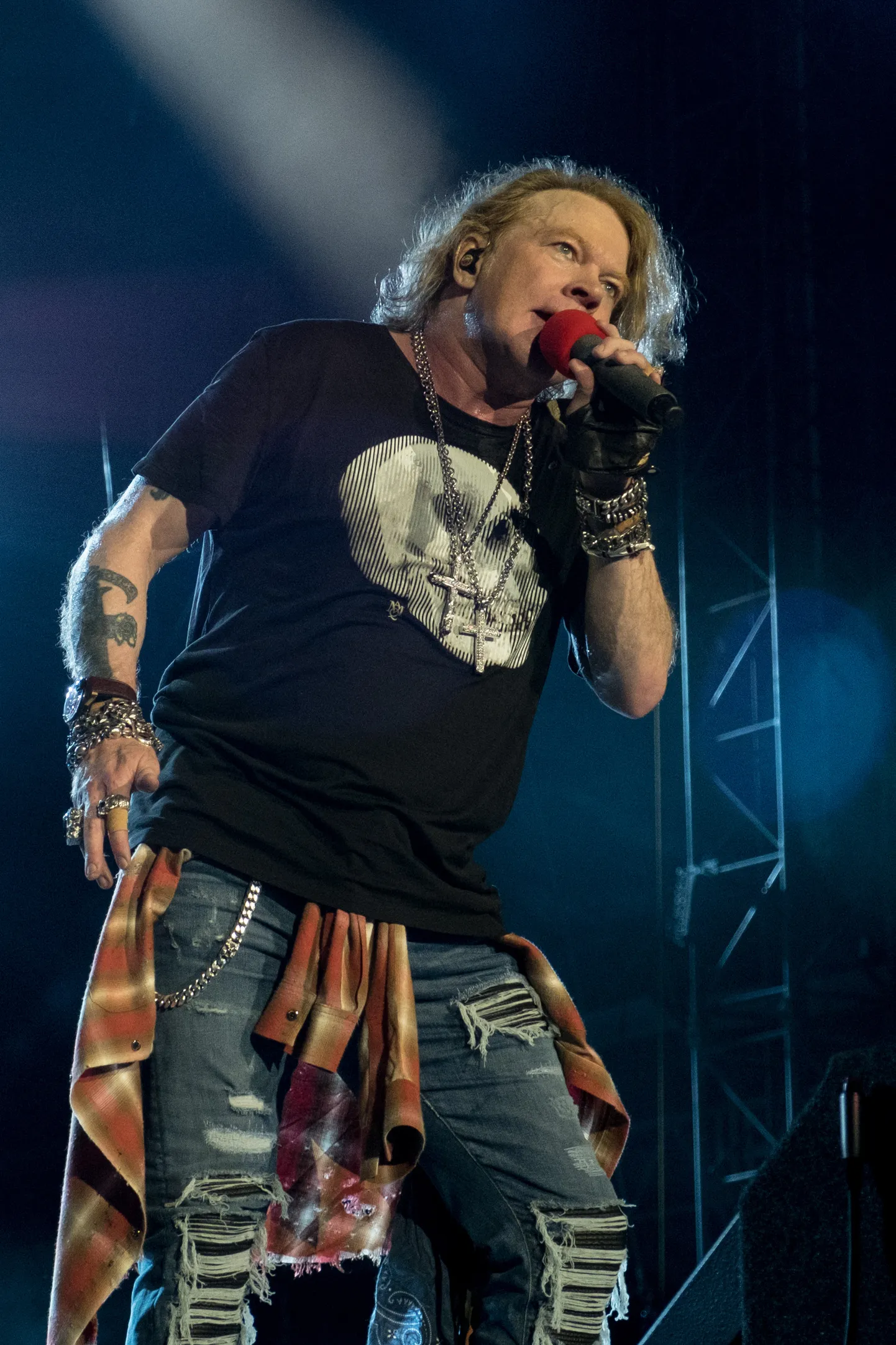 Guns N´Roses laseb end 999 euro eest vaid lava eest vaadata – ühispildist hingehinda maksnud fännidega pole nad huvitatud.