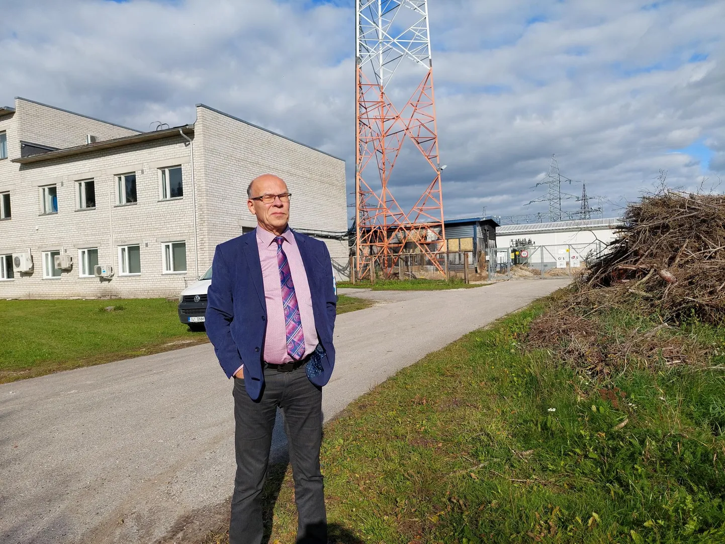 Jõgeva abivallavanema Viktor Svjatõševi meel on mõru, sest alates kevadisest alajaama põlengust ei ole suhtlus valla ja Elektrilevi vahel paranenud.