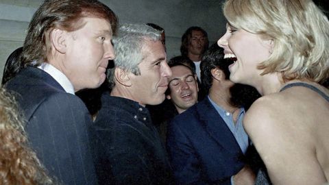 ФОТО ⟩ Секс-игрушки и презервативы с лицом Трампа: в сети появились новые фото из файлов миллиардера-педофила Джеффри Эпштейна