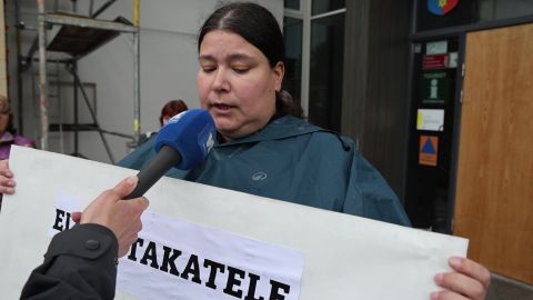 VIDEO ⟩ Vaata videost, mida arvab meeleavaldusel õpetaja, mida räägib abilinnapea Kairit Pihlak