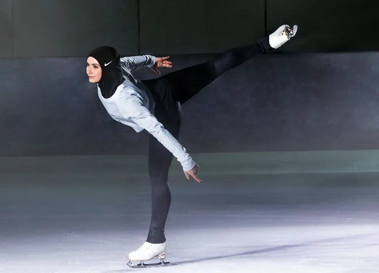 Iluuisutaja Zahra Lari kandmas Nike'i uut spordi-hijab'i