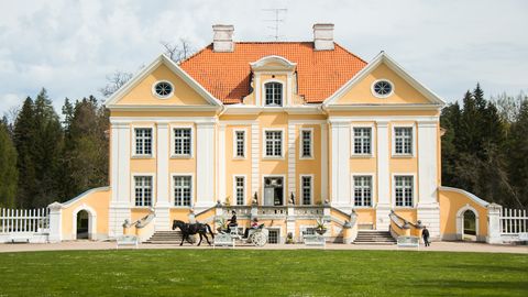 Свыше сотни замков и усадеб в Прибалтике ждут посетителей этим летом