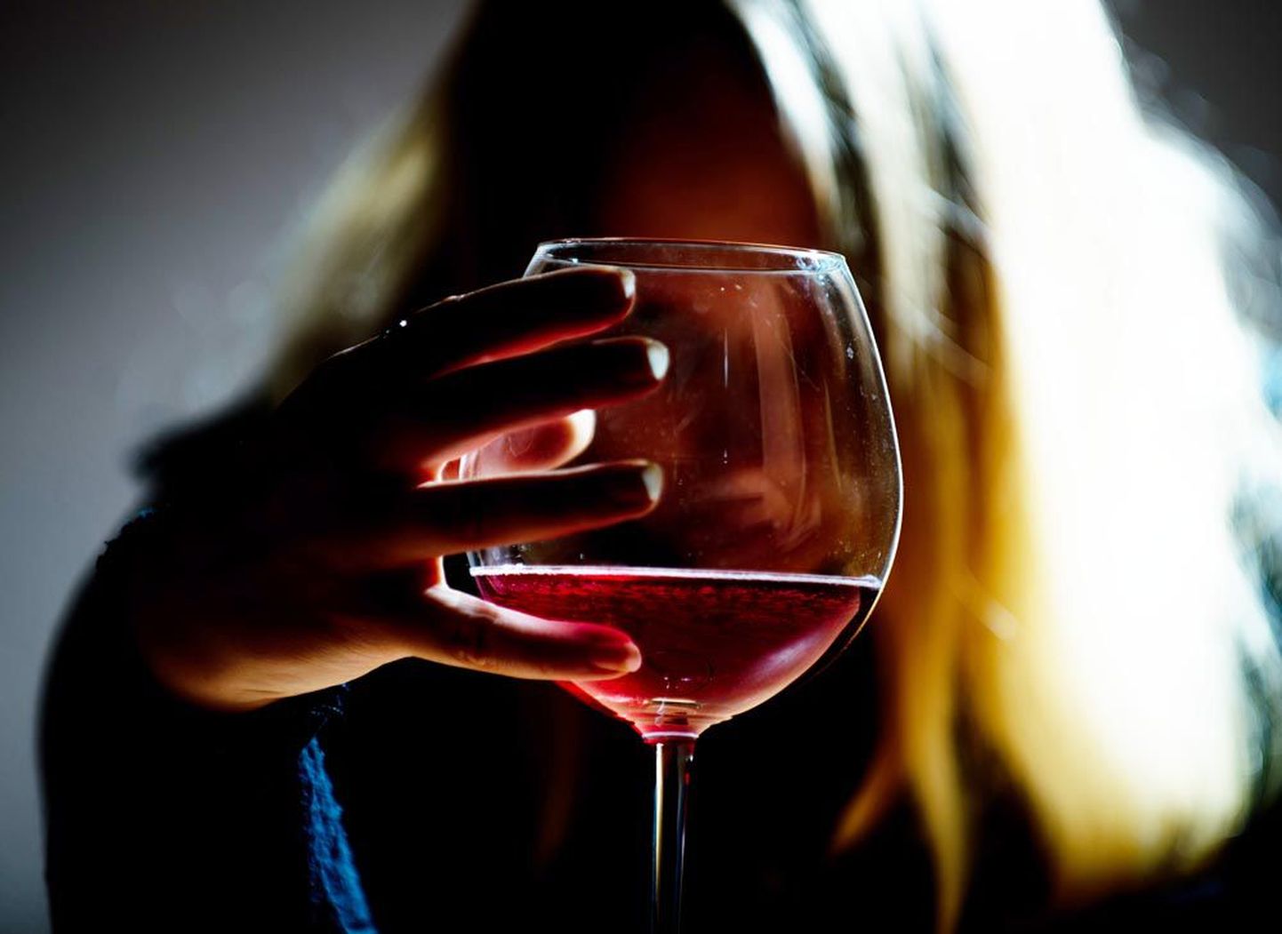 Ehkki ühiskond kirjutab alkoholismi pigem nõrga iseloomu arvele, on tegemist kroonilise ajuhaigusega.