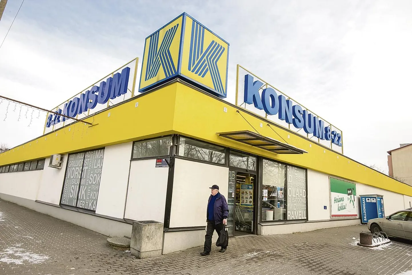 Turvatöötaja viis videosalvestise Pärnu Riia maantee Konsumis juhtunud veinipudeli lõhkumisest politseisse paar nädalat pärast õnnetust.