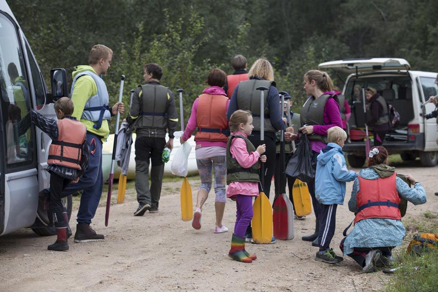 Pühapäevasel matkapäeval Soomaal läks 22 inimest kanuudega Halliste jõele 13-kilomeetrisele teekonnale
