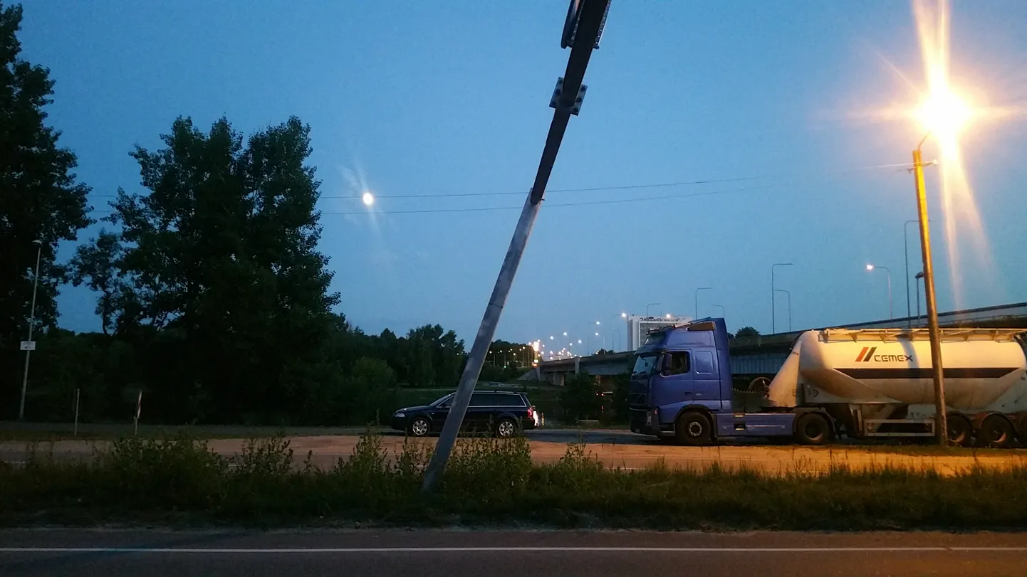 Foto on tehtud Papiniidu silla juures eile õhtul.