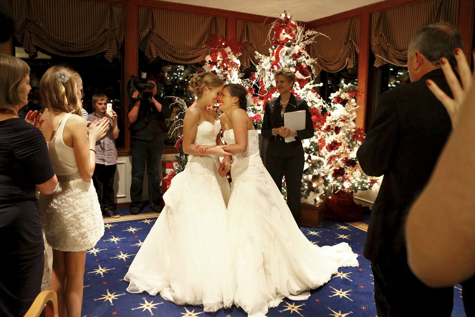 Pruutpaar Washingtoni osariigis, kus seadustati samasooliste abielud