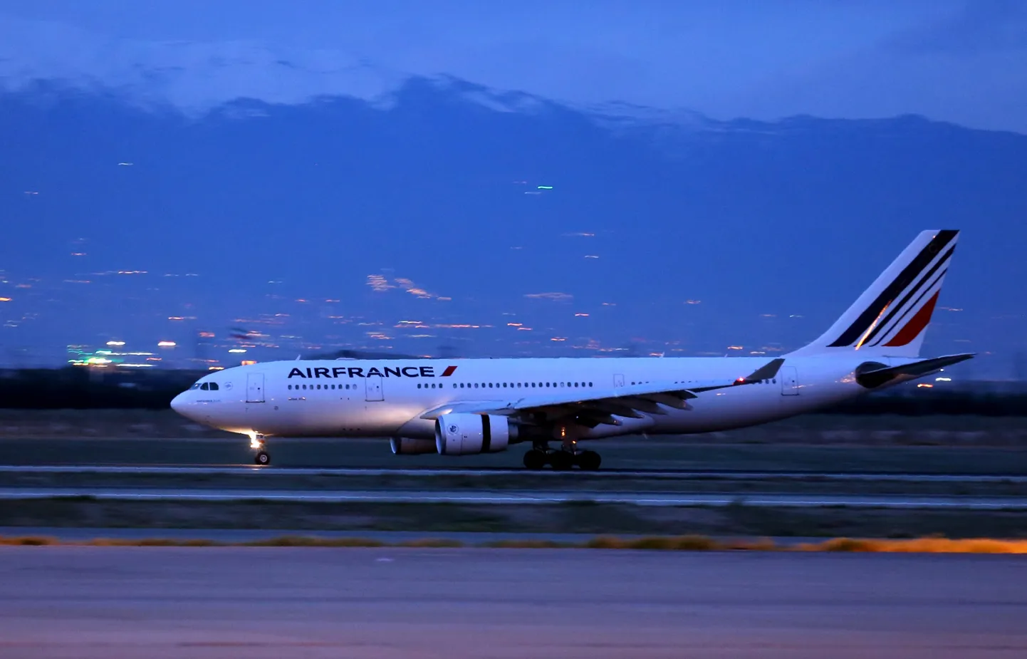 Lennufirma Air France lennuk Iraani pealinna Teherani lennuväljal.