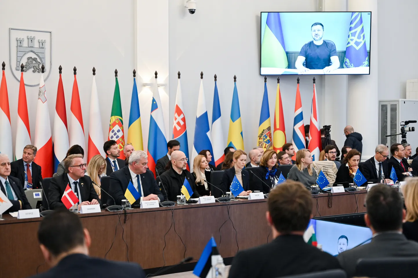 Ukraina president Volodõmõr Zelenskõi esineb videosilla vahendusel ELi välisministrite kohtumisel Lvivis 9. mail 2025.